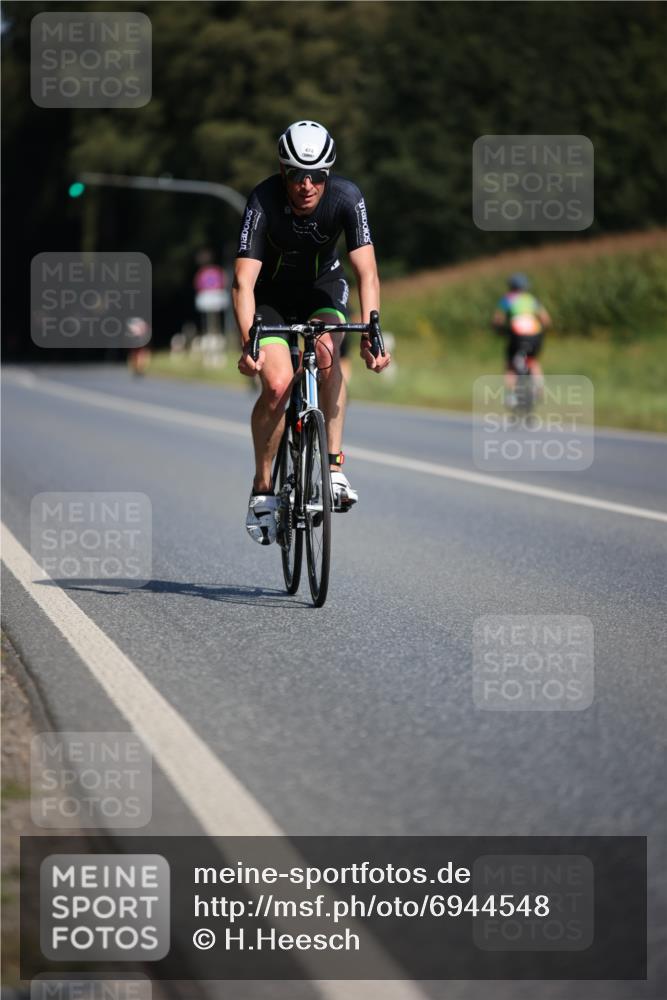 01.09.2024 - 17. Tribühne Triathlon H.Heesch http://msf.ph/oto/6944548 01.09.2024 11:37:27 Radfahren 404, 454, 474, 495, 551 meine-sportfotos.de