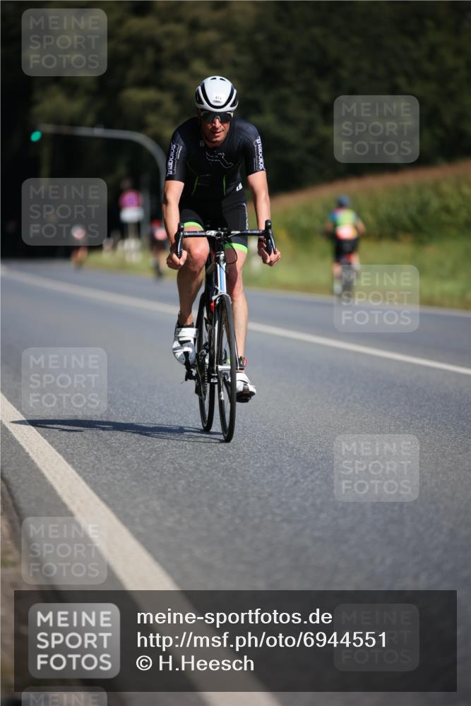 01.09.2024 - 17. Tribühne Triathlon H.Heesch http://msf.ph/oto/6944551 01.09.2024 11:37:27 Radfahren 404, 454, 474, 495, 551 meine-sportfotos.de