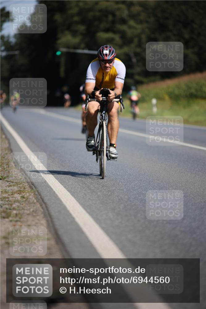01.09.2024 - 17. Tribühne Triathlon H.Heesch http://msf.ph/oto/6944560 01.09.2024 11:37:31 Radfahren 404, 454, 495 meine-sportfotos.de