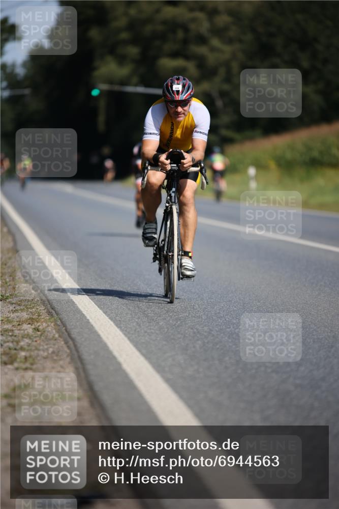 01.09.2024 - 17. Tribühne Triathlon H.Heesch http://msf.ph/oto/6944563 01.09.2024 11:37:31 Radfahren 404, 454, 495 meine-sportfotos.de