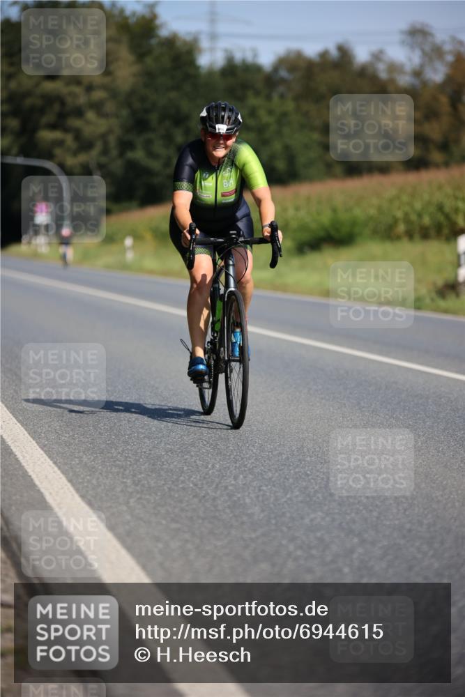 01.09.2024 - 17. Tribühne Triathlon H.Heesch http://msf.ph/oto/6944615 01.09.2024 11:37:43 Radfahren 364, 406, 488 meine-sportfotos.de
