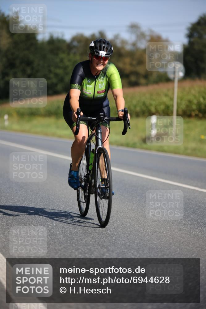 01.09.2024 - 17. Tribühne Triathlon H.Heesch http://msf.ph/oto/6944628 01.09.2024 11:37:43 Radfahren 364, 406, 488 meine-sportfotos.de