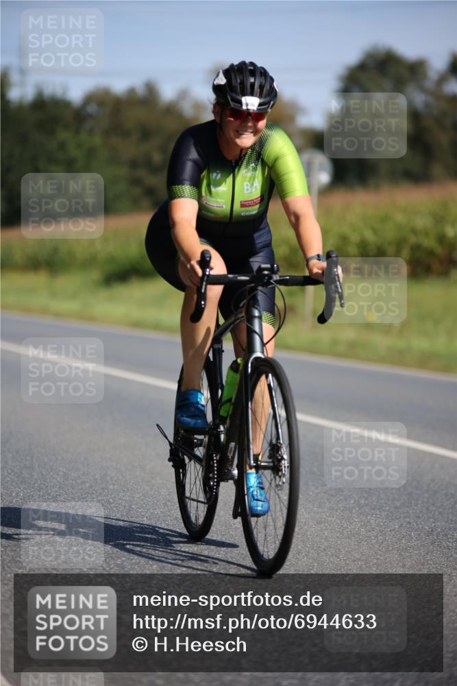01.09.2024 - 17. Tribühne Triathlon H.Heesch http://msf.ph/oto/6944633 01.09.2024 11:37:43 Radfahren 364, 406, 488 meine-sportfotos.de