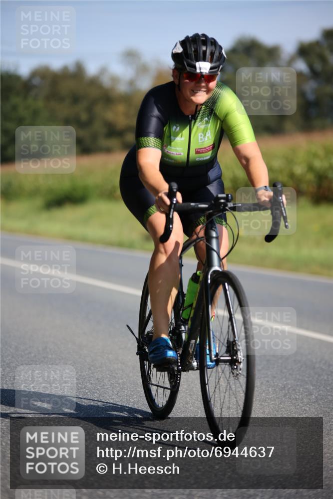 01.09.2024 - 17. Tribühne Triathlon H.Heesch http://msf.ph/oto/6944637 01.09.2024 11:37:43 Radfahren 364, 406, 488 meine-sportfotos.de