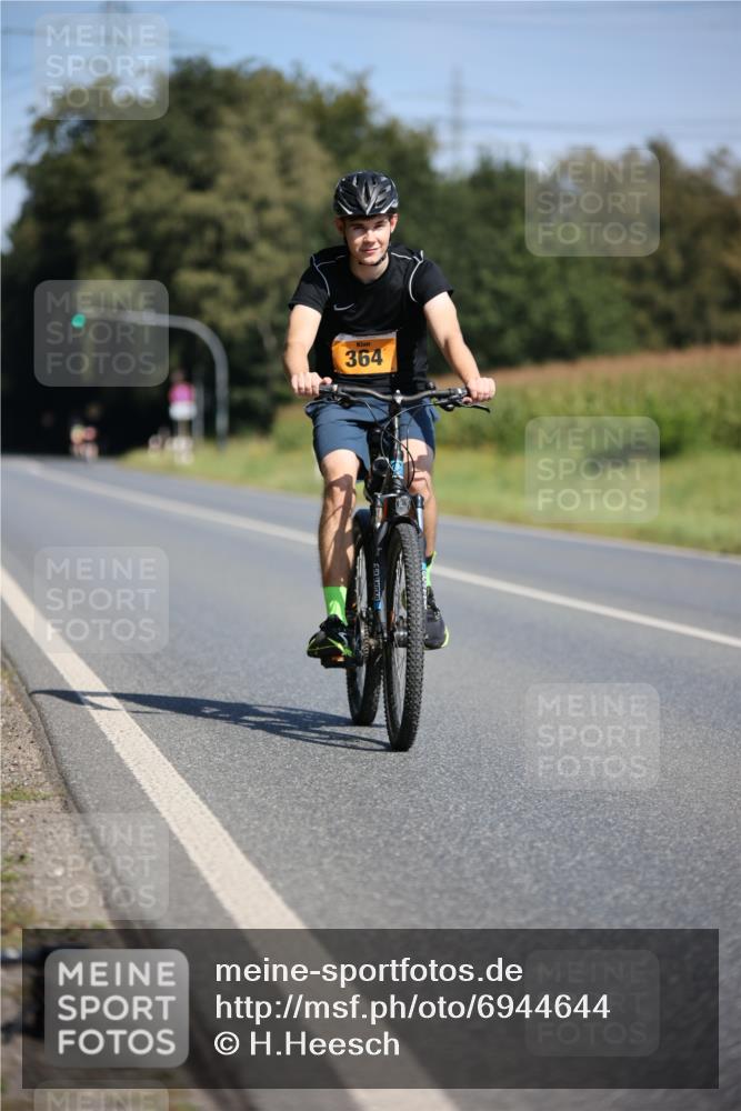 01.09.2024 - 17. Tribühne Triathlon H.Heesch http://msf.ph/oto/6944644 01.09.2024 11:37:49 Radfahren 364, 445, 478, 488, 520, 542 meine-sportfotos.de
