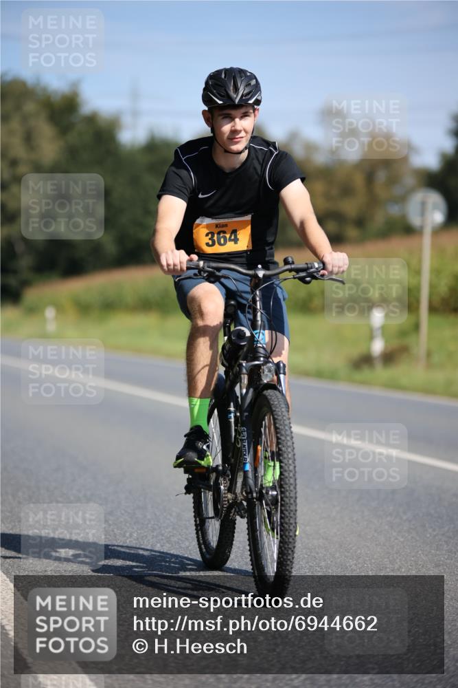 01.09.2024 - 17. Tribühne Triathlon H.Heesch http://msf.ph/oto/6944662 01.09.2024 11:37:50 Radfahren 364, 445, 478, 488, 520, 542 meine-sportfotos.de