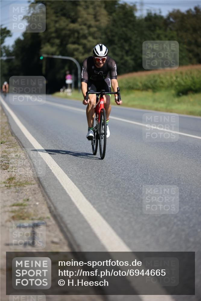 01.09.2024 - 17. Tribühne Triathlon H.Heesch http://msf.ph/oto/6944665 01.09.2024 11:37:58 Radfahren 445, 478, 520, 529 meine-sportfotos.de