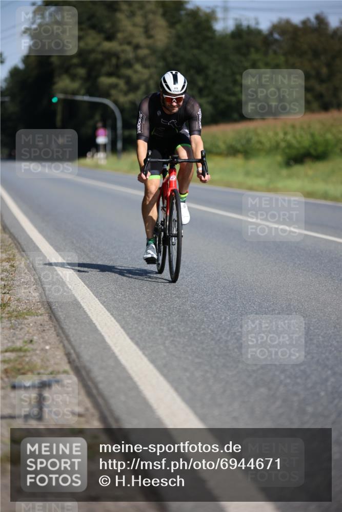 01.09.2024 - 17. Tribühne Triathlon H.Heesch http://msf.ph/oto/6944671 01.09.2024 11:37:58 Radfahren 445, 478, 520, 529 meine-sportfotos.de