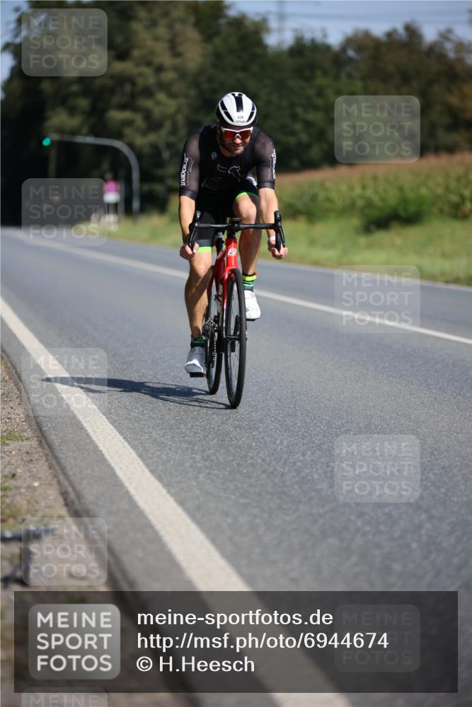 01.09.2024 - 17. Tribühne Triathlon H.Heesch http://msf.ph/oto/6944674 01.09.2024 11:37:58 Radfahren 445, 478, 520, 529 meine-sportfotos.de