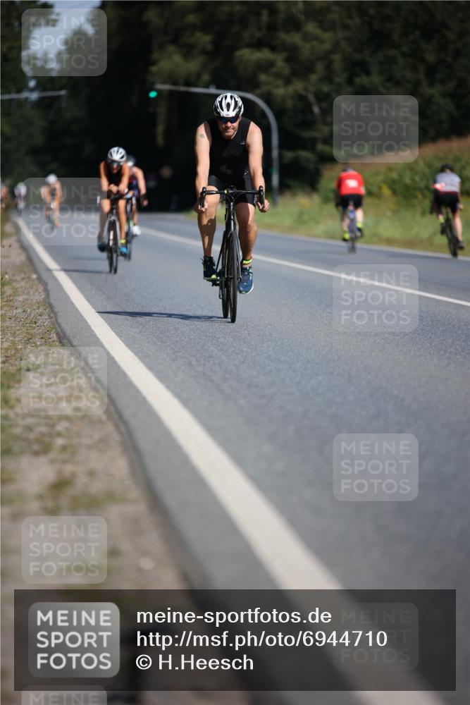01.09.2024 - 17. Tribühne Triathlon H.Heesch http://msf.ph/oto/6944710 01.09.2024 11:38:09 Radfahren 360, 362, 390, 431, 463, 489, 553 meine-sportfotos.de