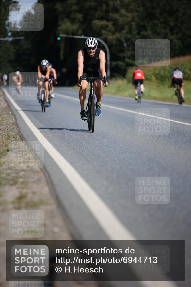 01.09.2024 - 17. Tribühne Triathlon H.Heesch http://msf.ph/oto/6944713 01.09.2024 11:38:09 Radfahren 360, 362, 390, 431, 463, 489, 553 meine-sportfotos.de