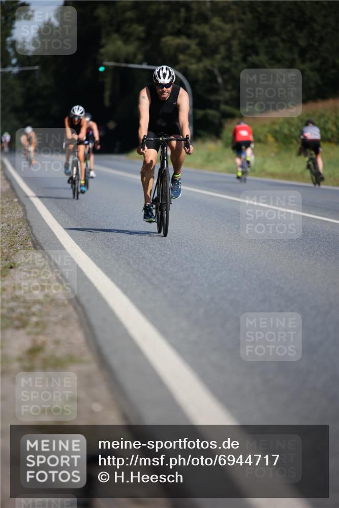 01.09.2024 - 17. Tribühne Triathlon H.Heesch http://msf.ph/oto/6944717 01.09.2024 11:38:09 Radfahren 360, 362, 390, 431, 463, 489, 553 meine-sportfotos.de