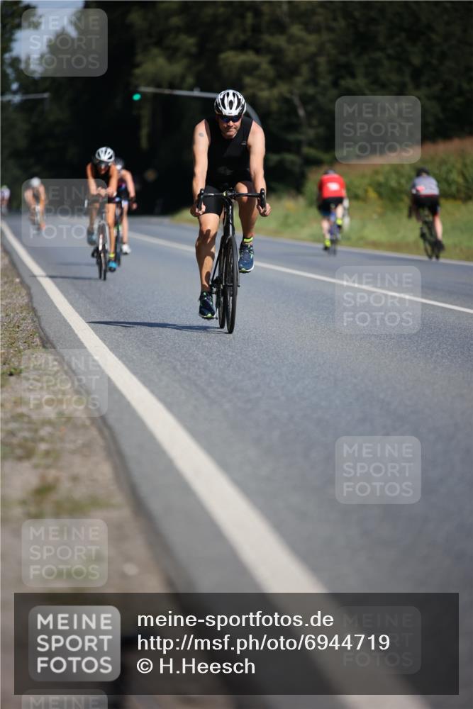 01.09.2024 - 17. Tribühne Triathlon H.Heesch http://msf.ph/oto/6944719 01.09.2024 11:38:09 Radfahren 360, 362, 390, 431, 463, 489, 553 meine-sportfotos.de