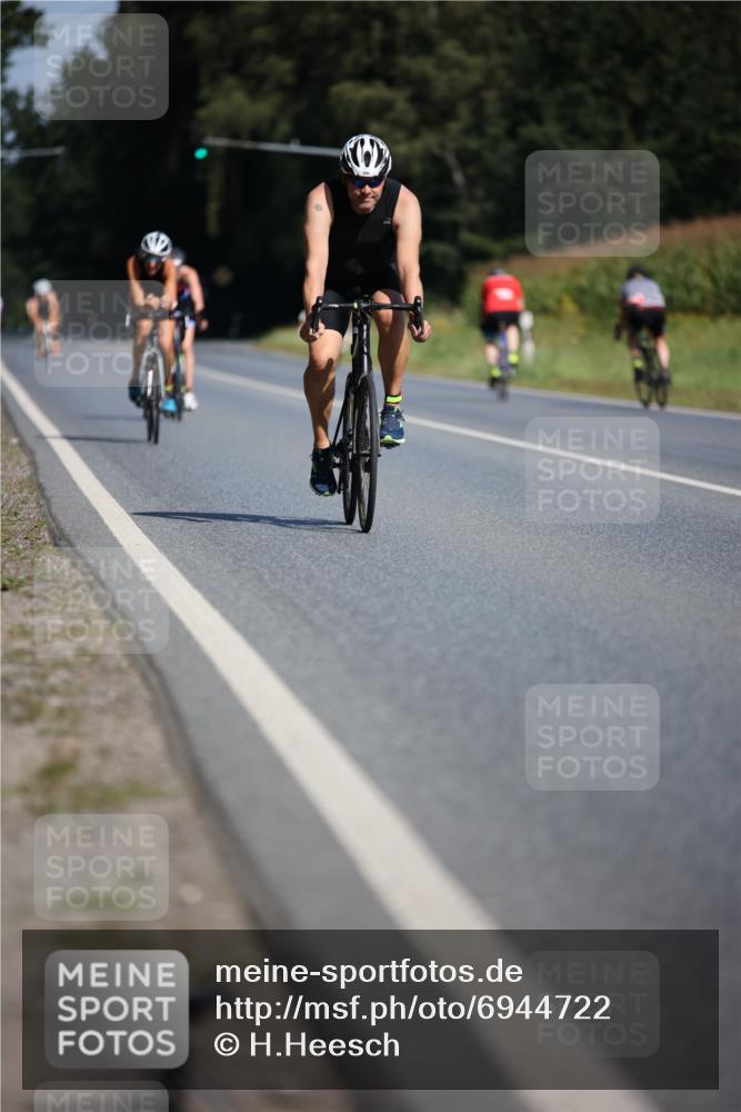 01.09.2024 - 17. Tribühne Triathlon H.Heesch http://msf.ph/oto/6944722 01.09.2024 11:38:09 Radfahren 360, 362, 390, 431, 463, 489, 553 meine-sportfotos.de