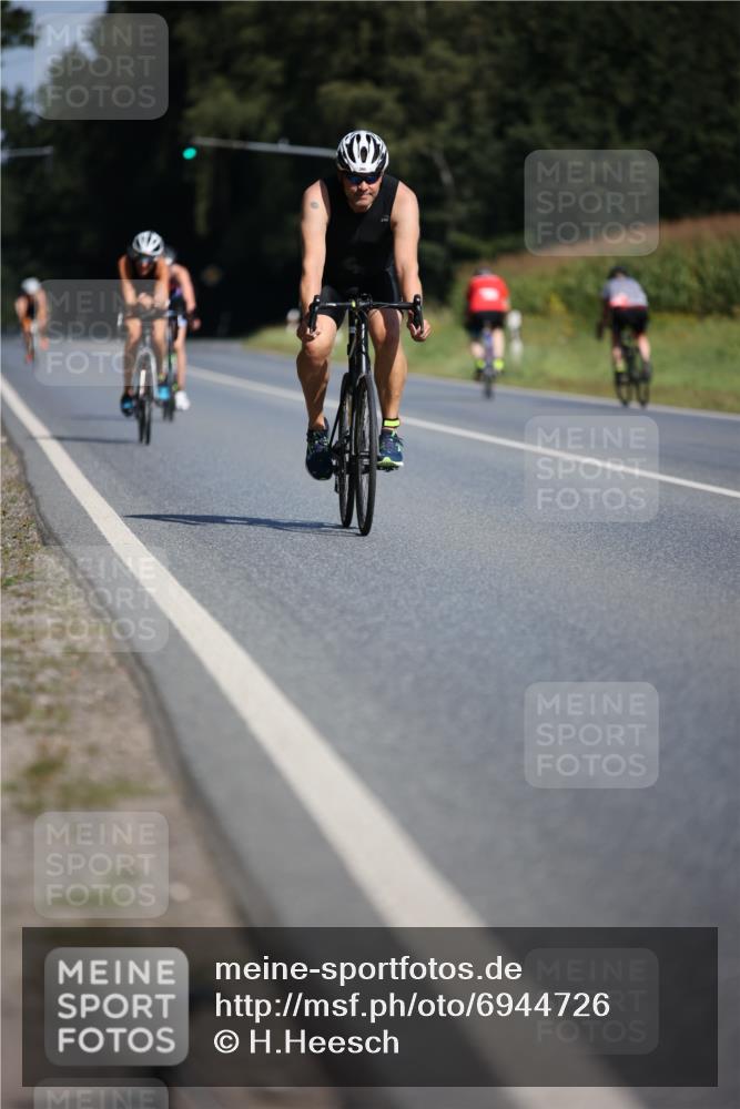 01.09.2024 - 17. Tribühne Triathlon H.Heesch http://msf.ph/oto/6944726 01.09.2024 11:38:09 Radfahren 360, 362, 390, 431, 463, 489, 553 meine-sportfotos.de
