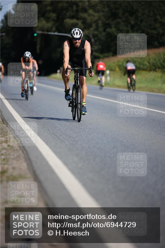 01.09.2024 - 17. Tribühne Triathlon H.Heesch http://msf.ph/oto/6944729 01.09.2024 11:38:09 Radfahren 360, 362, 390, 431, 463, 489, 553 meine-sportfotos.de