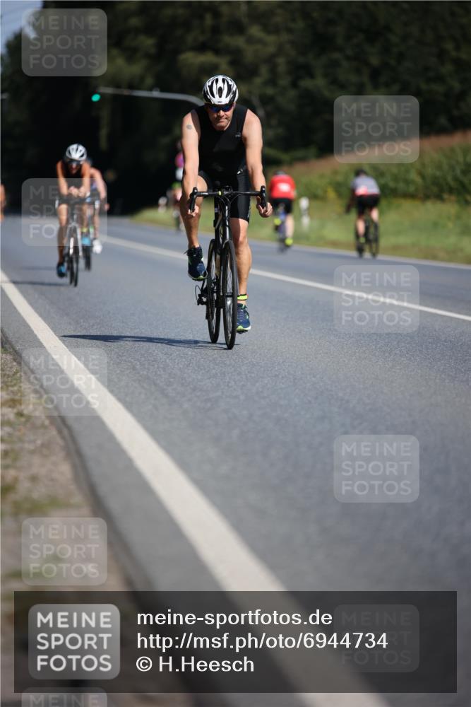 01.09.2024 - 17. Tribühne Triathlon H.Heesch http://msf.ph/oto/6944734 01.09.2024 11:38:09 Radfahren 360, 362, 390, 431, 463, 489, 553 meine-sportfotos.de