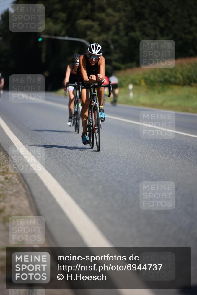 01.09.2024 - 17. Tribühne Triathlon H.Heesch http://msf.ph/oto/6944737 01.09.2024 11:38:11 Radfahren 360, 362, 390, 431, 463, 489, 498, 553 meine-sportfotos.de