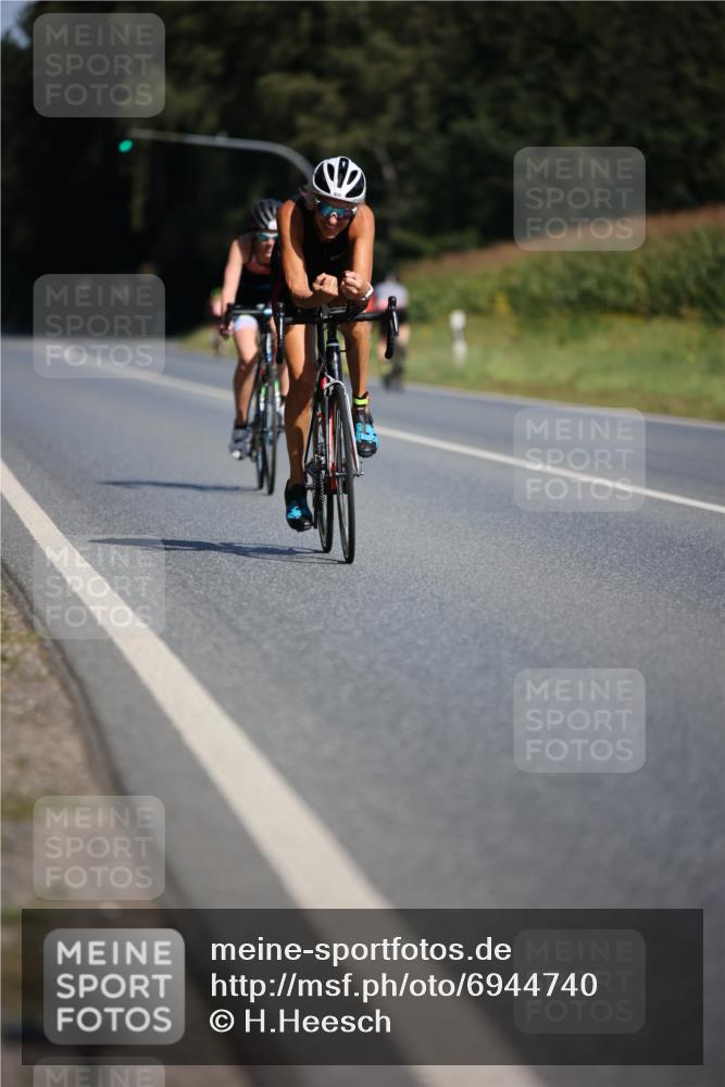 01.09.2024 - 17. Tribühne Triathlon H.Heesch http://msf.ph/oto/6944740 01.09.2024 11:38:11 Radfahren 360, 362, 390, 431, 463, 489, 498, 553 meine-sportfotos.de
