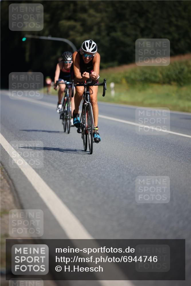 01.09.2024 - 17. Tribühne Triathlon H.Heesch http://msf.ph/oto/6944746 01.09.2024 11:38:11 Radfahren 360, 362, 390, 431, 463, 489, 498, 553 meine-sportfotos.de