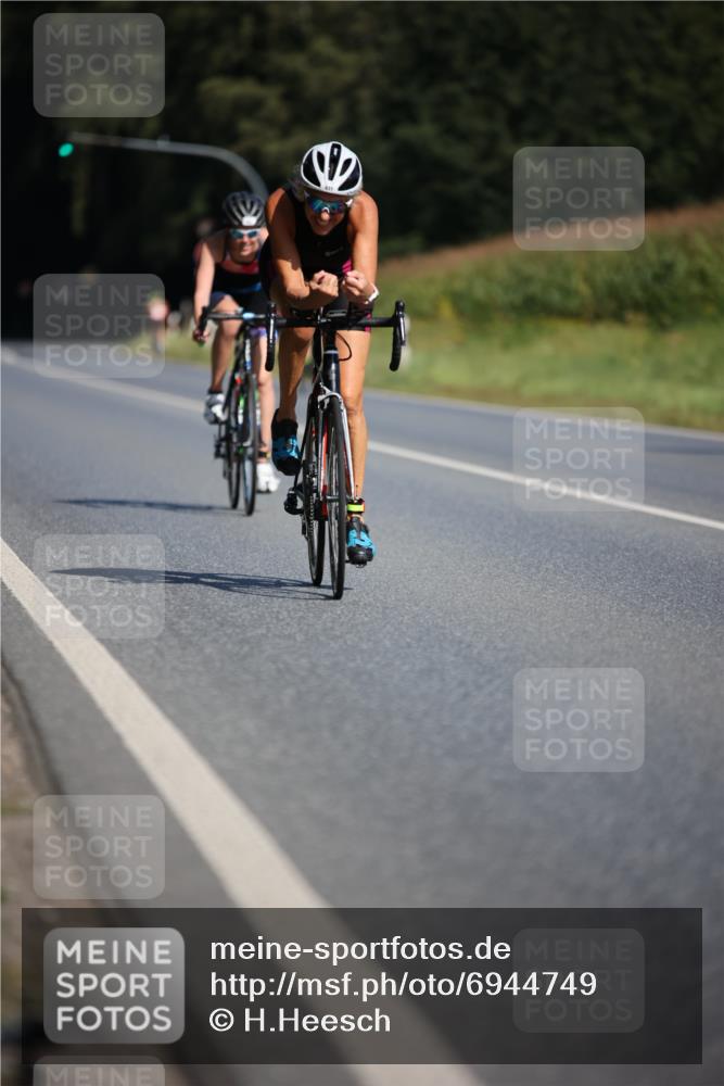 01.09.2024 - 17. Tribühne Triathlon H.Heesch http://msf.ph/oto/6944749 01.09.2024 11:38:11 Radfahren 360, 362, 390, 431, 463, 489, 498, 553 meine-sportfotos.de