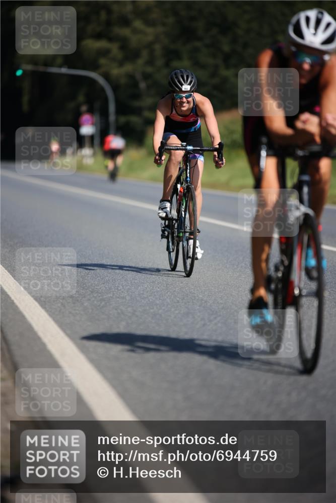 01.09.2024 - 17. Tribühne Triathlon H.Heesch http://msf.ph/oto/6944759 01.09.2024 11:38:12 Radfahren 360, 362, 390, 431, 463, 489, 498, 553 meine-sportfotos.de