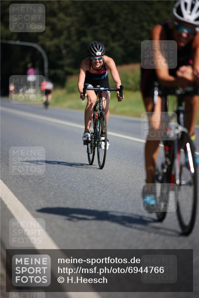 01.09.2024 - 17. Tribühne Triathlon H.Heesch http://msf.ph/oto/6944766 01.09.2024 11:38:12 Radfahren 360, 362, 390, 431, 463, 489, 498, 553 meine-sportfotos.de