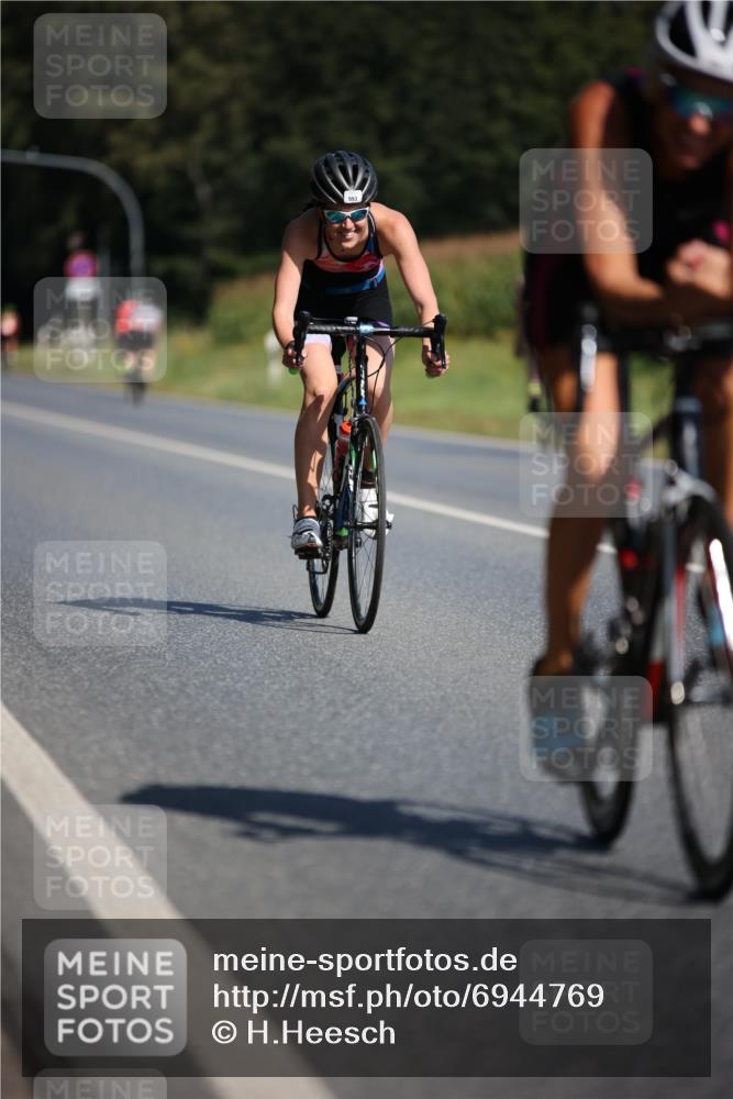 01.09.2024 - 17. Tribühne Triathlon H.Heesch http://msf.ph/oto/6944769 01.09.2024 11:38:12 Radfahren 360, 362, 390, 431, 463, 489, 498, 553 meine-sportfotos.de