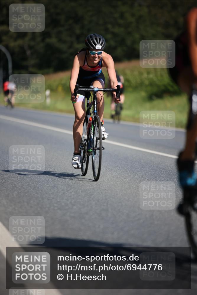 01.09.2024 - 17. Tribühne Triathlon H.Heesch http://msf.ph/oto/6944776 01.09.2024 11:38:12 Radfahren 360, 362, 390, 431, 463, 489, 498, 553 meine-sportfotos.de