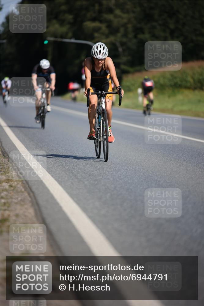01.09.2024 - 17. Tribühne Triathlon H.Heesch http://msf.ph/oto/6944791 01.09.2024 11:38:18 Radfahren 360, 362, 463, 498, 525 meine-sportfotos.de