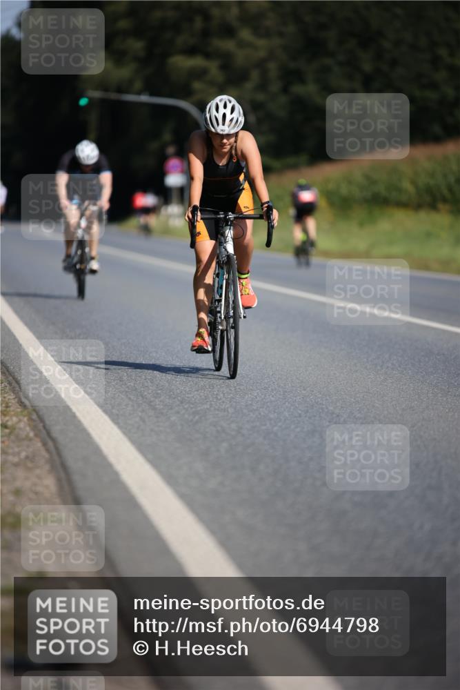 01.09.2024 - 17. Tribühne Triathlon H.Heesch http://msf.ph/oto/6944798 01.09.2024 11:38:18 Radfahren 360, 362, 463, 498, 525 meine-sportfotos.de