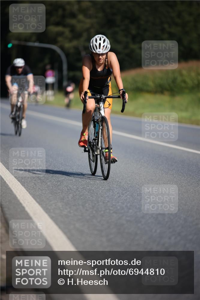 01.09.2024 - 17. Tribühne Triathlon H.Heesch http://msf.ph/oto/6944810 01.09.2024 11:38:18 Radfahren 360, 362, 463, 498, 525 meine-sportfotos.de