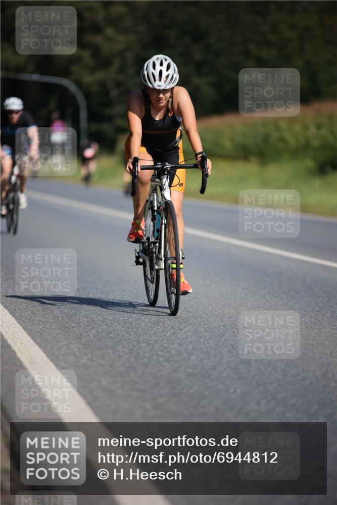 01.09.2024 - 17. Tribühne Triathlon H.Heesch http://msf.ph/oto/6944812 01.09.2024 11:38:19 Radfahren 360, 362, 463, 498, 525 meine-sportfotos.de