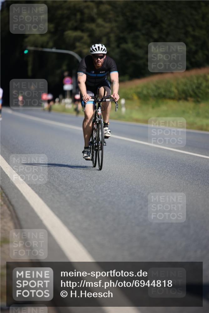 01.09.2024 - 17. Tribühne Triathlon H.Heesch http://msf.ph/oto/6944818 01.09.2024 11:38:20 Radfahren 362, 463, 498, 525 meine-sportfotos.de