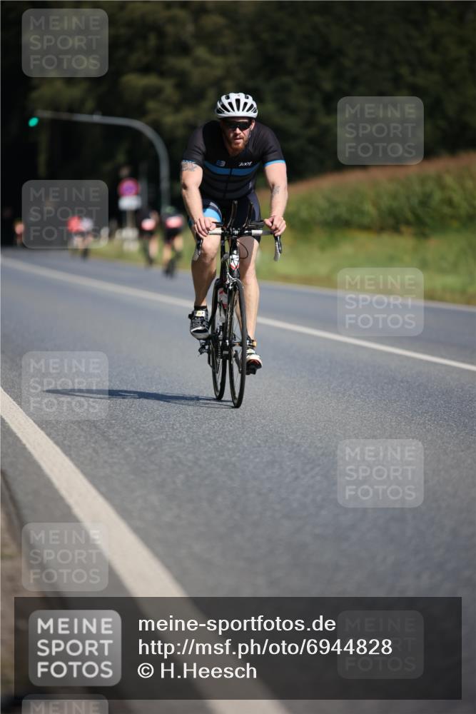 01.09.2024 - 17. Tribühne Triathlon H.Heesch http://msf.ph/oto/6944828 01.09.2024 11:38:20 Radfahren 362, 463, 498, 525 meine-sportfotos.de