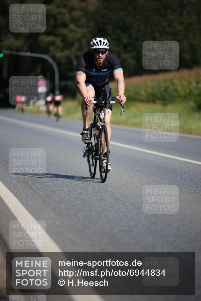 01.09.2024 - 17. Tribühne Triathlon H.Heesch http://msf.ph/oto/6944834 01.09.2024 11:38:20 Radfahren 362, 463, 498, 525 meine-sportfotos.de