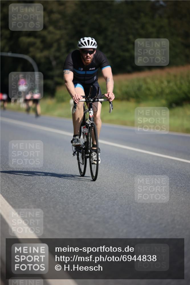 01.09.2024 - 17. Tribühne Triathlon H.Heesch http://msf.ph/oto/6944838 01.09.2024 11:38:20 Radfahren 362, 463, 498, 525 meine-sportfotos.de
