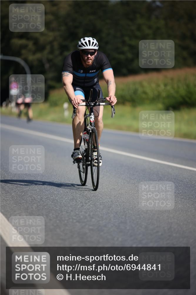01.09.2024 - 17. Tribühne Triathlon H.Heesch http://msf.ph/oto/6944841 01.09.2024 11:38:20 Radfahren 362, 463, 498, 525 meine-sportfotos.de