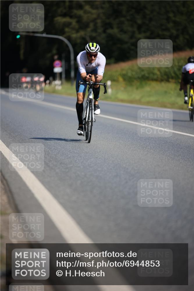 01.09.2024 - 17. Tribühne Triathlon H.Heesch http://msf.ph/oto/6944853 01.09.2024 11:38:24 Radfahren 369, 525 meine-sportfotos.de