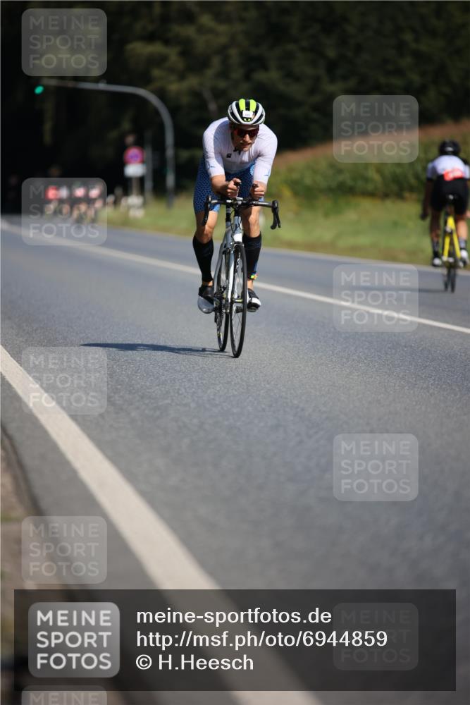 01.09.2024 - 17. Tribühne Triathlon H.Heesch http://msf.ph/oto/6944859 01.09.2024 11:38:24 Radfahren 369, 525 meine-sportfotos.de