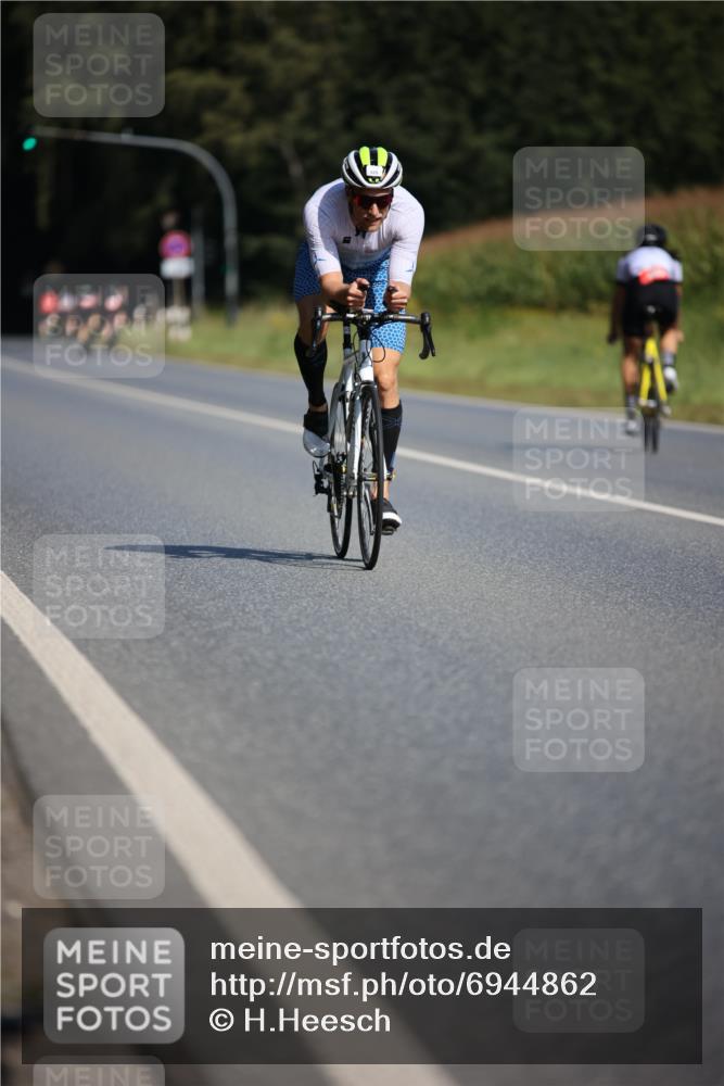 01.09.2024 - 17. Tribühne Triathlon H.Heesch http://msf.ph/oto/6944862 01.09.2024 11:38:24 Radfahren 369, 525 meine-sportfotos.de