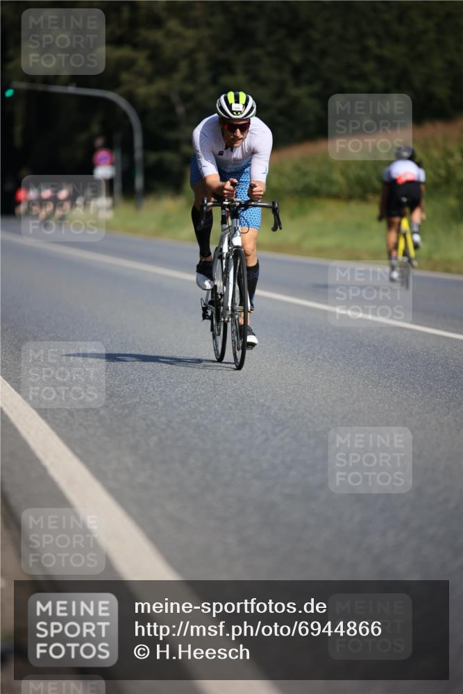 01.09.2024 - 17. Tribühne Triathlon H.Heesch http://msf.ph/oto/6944866 01.09.2024 11:38:24 Radfahren 369, 525 meine-sportfotos.de