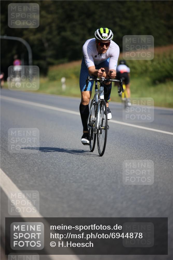 01.09.2024 - 17. Tribühne Triathlon H.Heesch http://msf.ph/oto/6944878 01.09.2024 11:38:25 Radfahren 369, 525 meine-sportfotos.de