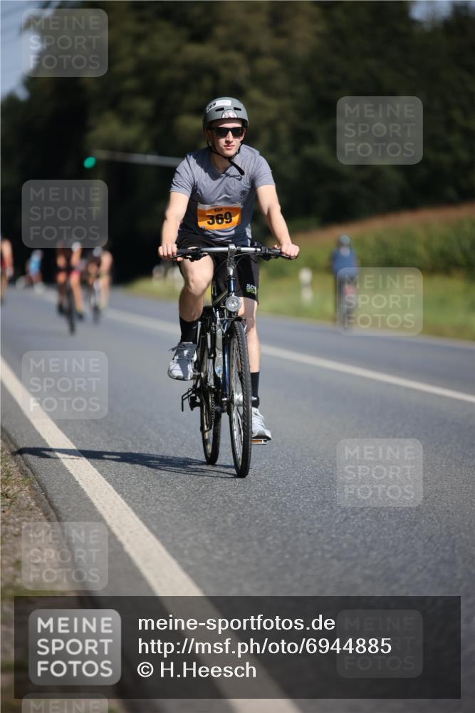 01.09.2024 - 17. Tribühne Triathlon H.Heesch http://msf.ph/oto/6944885 01.09.2024 11:38:30 Radfahren 318, 369, 455, 511 meine-sportfotos.de