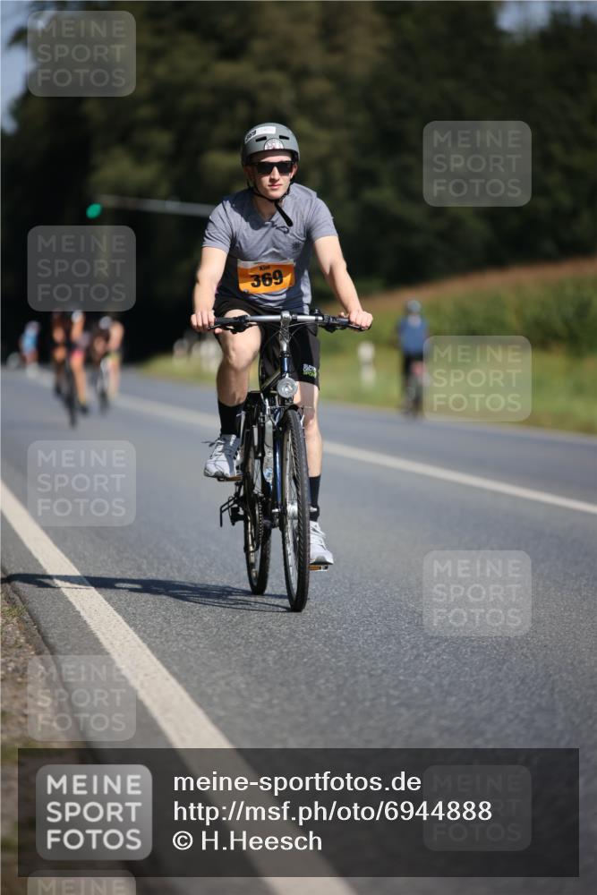 01.09.2024 - 17. Tribühne Triathlon H.Heesch http://msf.ph/oto/6944888 01.09.2024 11:38:30 Radfahren 318, 369, 455, 511 meine-sportfotos.de