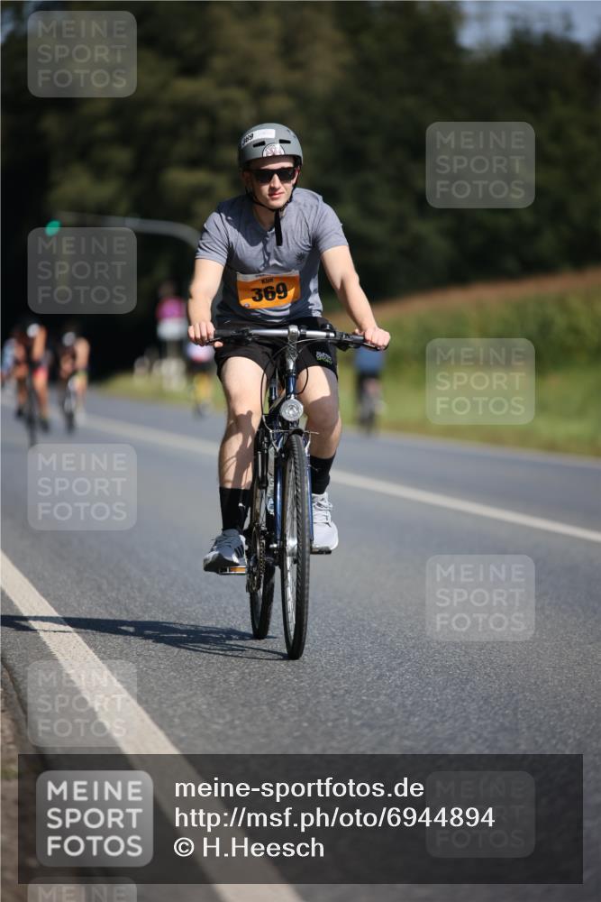 01.09.2024 - 17. Tribühne Triathlon H.Heesch http://msf.ph/oto/6944894 01.09.2024 11:38:31 Radfahren 318, 369, 455, 511 meine-sportfotos.de