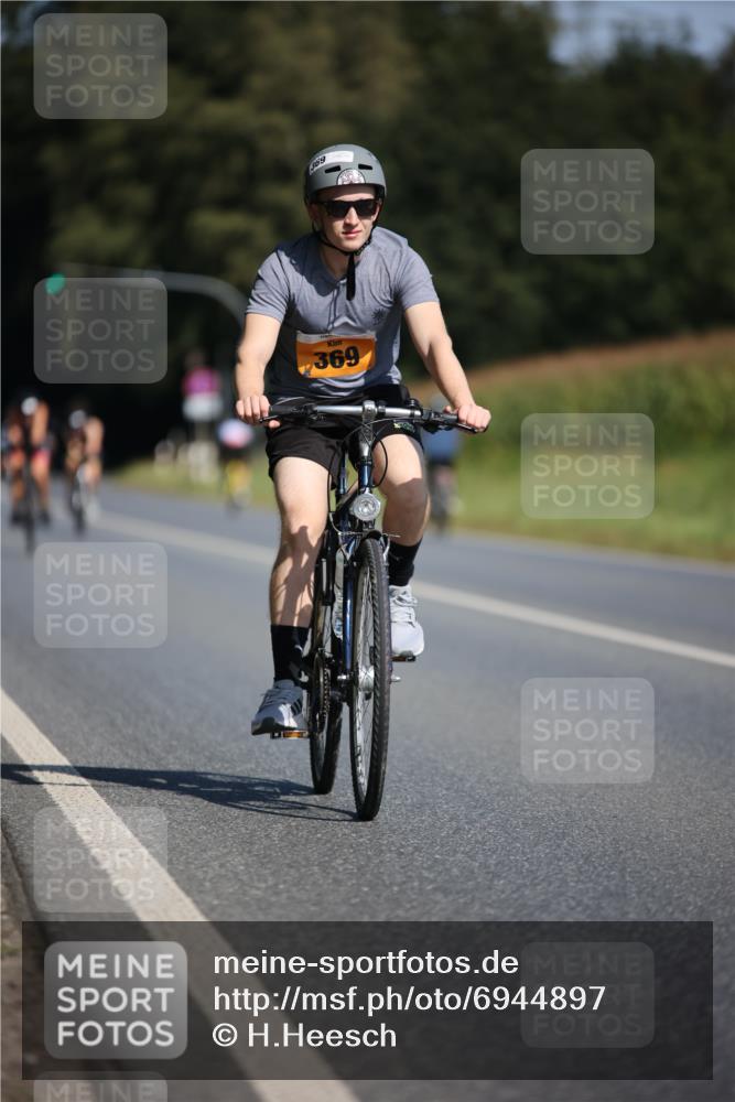 01.09.2024 - 17. Tribühne Triathlon H.Heesch http://msf.ph/oto/6944897 01.09.2024 11:38:31 Radfahren 318, 369, 455, 511 meine-sportfotos.de