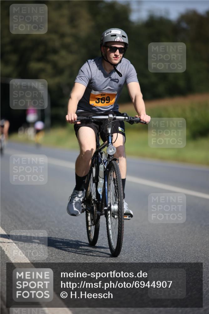 01.09.2024 - 17. Tribühne Triathlon H.Heesch http://msf.ph/oto/6944907 01.09.2024 11:38:31 Radfahren 318, 369, 455, 511 meine-sportfotos.de