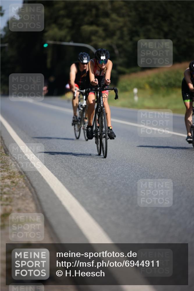 01.09.2024 - 17. Tribühne Triathlon H.Heesch http://msf.ph/oto/6944911 01.09.2024 11:38:35 Radfahren 318, 455, 511 meine-sportfotos.de