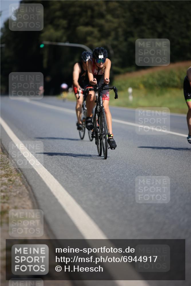 01.09.2024 - 17. Tribühne Triathlon H.Heesch http://msf.ph/oto/6944917 01.09.2024 11:38:35 Radfahren 318, 455, 511 meine-sportfotos.de